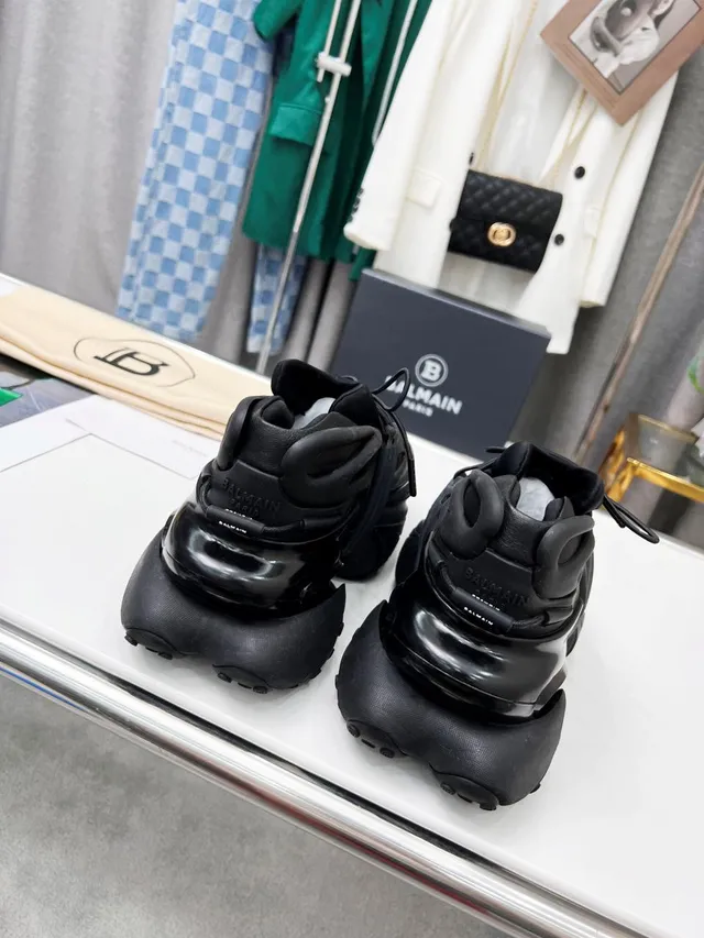 Balenciaga Runner Monochromatic Black Chunky Sneakers 6