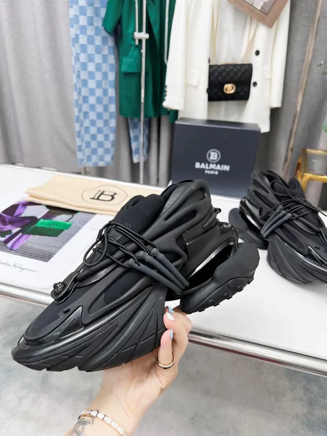 Balenciaga Runner Monochromatic Black Chunky Sneakers 7