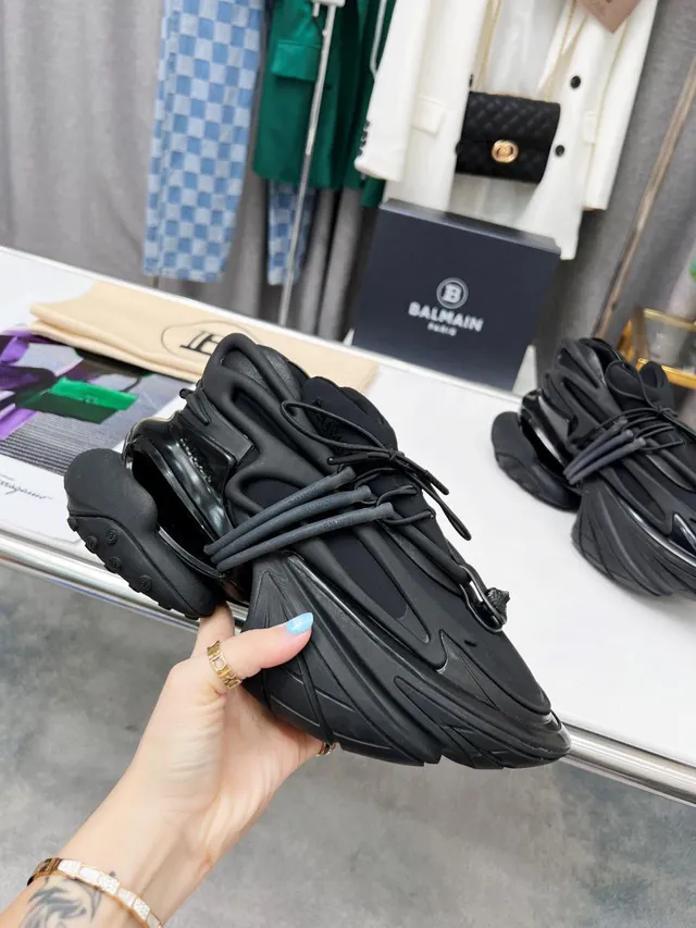 Balenciaga Runner Monochromatic Black Chunky Sneakers 9