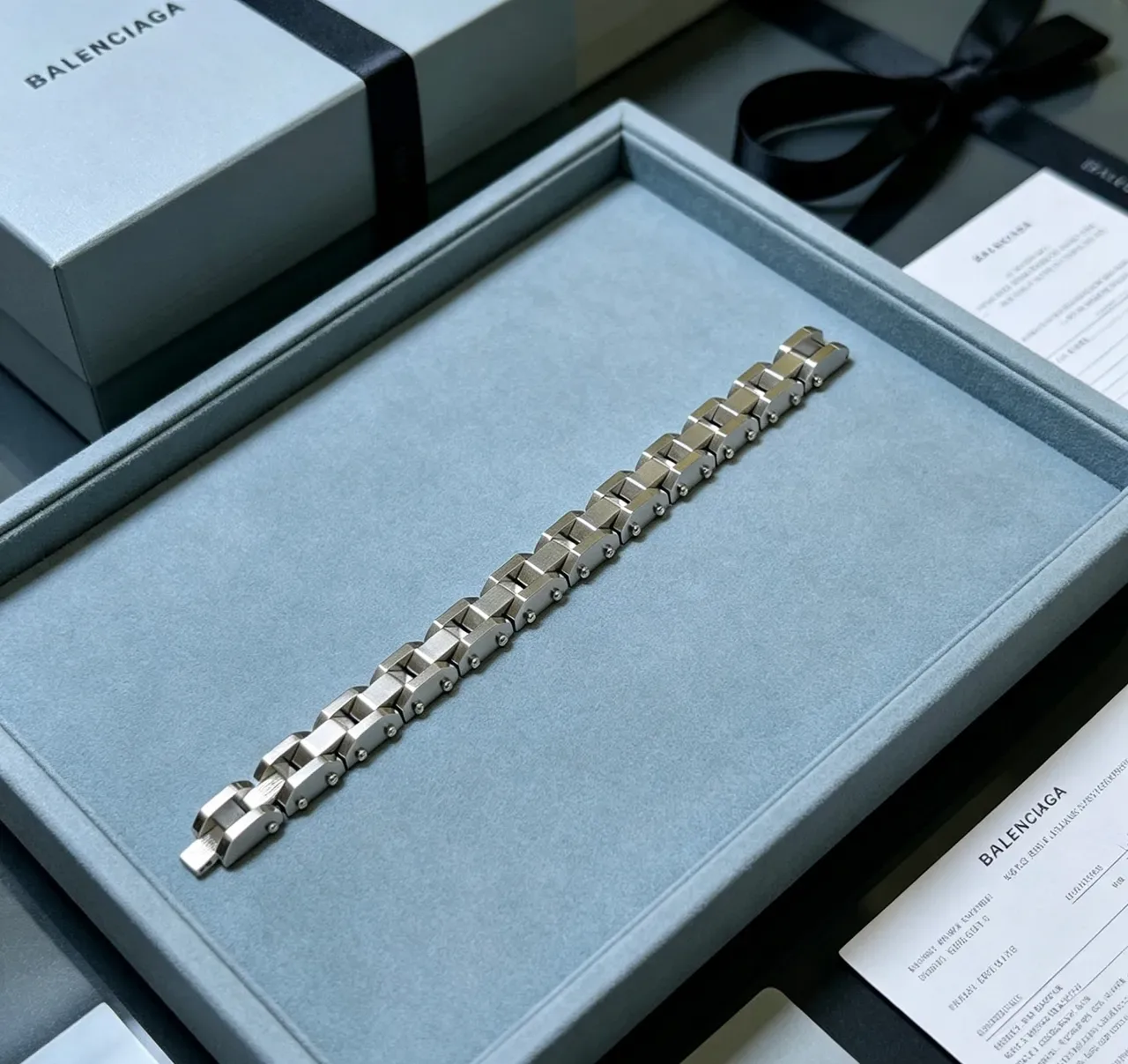 Balenciaga Bracelet Argent Gris Géométrique Maillons Facettés Construction Rivetée 4
