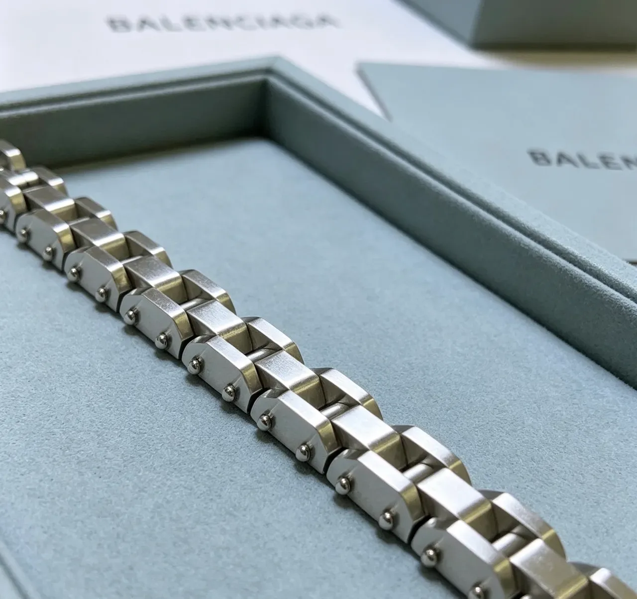 Balenciaga Bracelet Argent Gris Géométrique Maillons Facettés Construction Rivetée 6