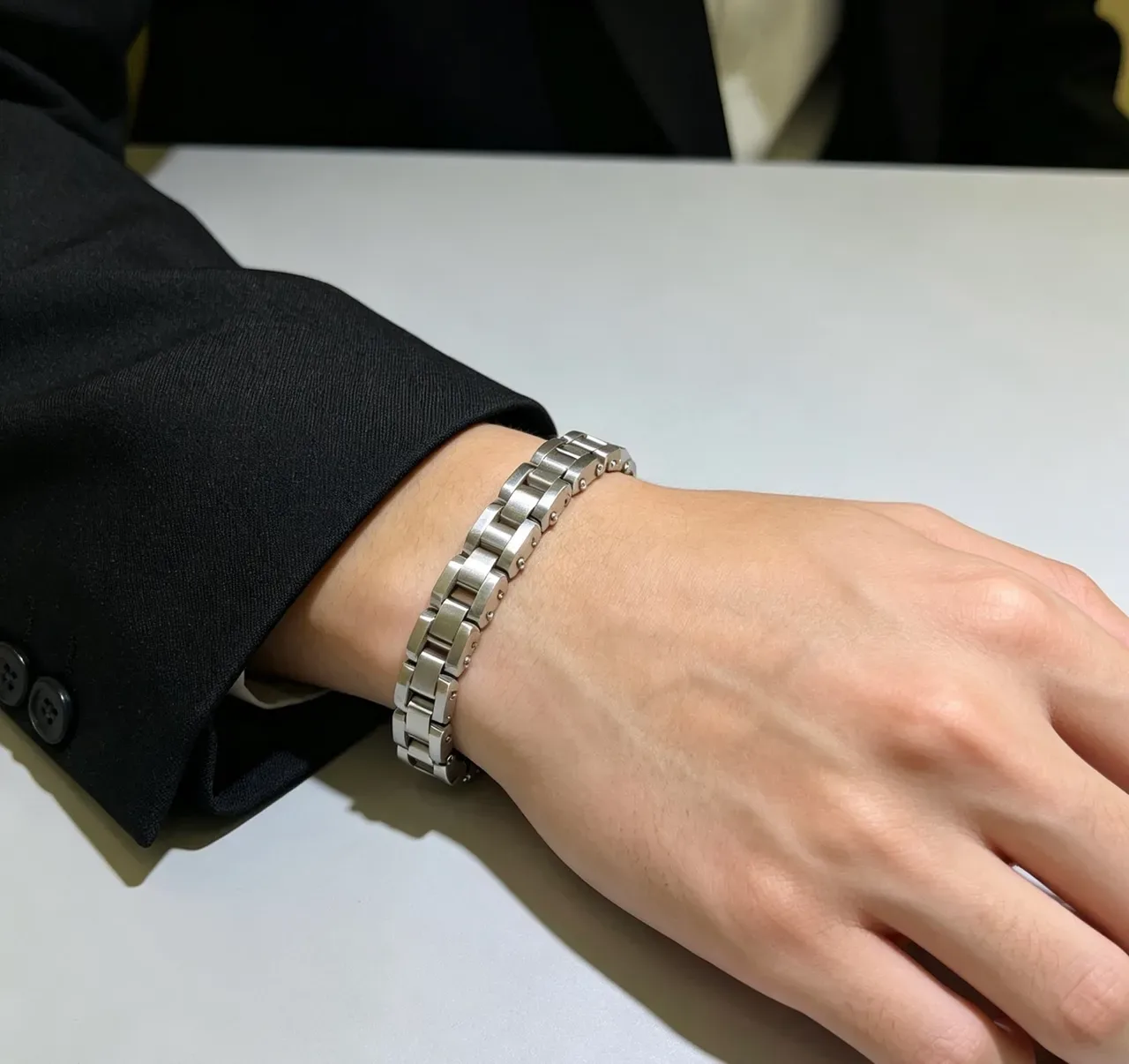 Balenciaga Bracelet Argent Gris Géométrique Maillons Facettés Construction Rivetée 8