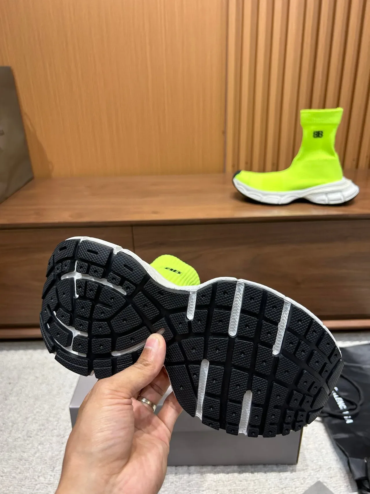 Balenciaga Speed Trainer Tênis lifestyle verde lima fluorescente com ajuste tipo meias 2