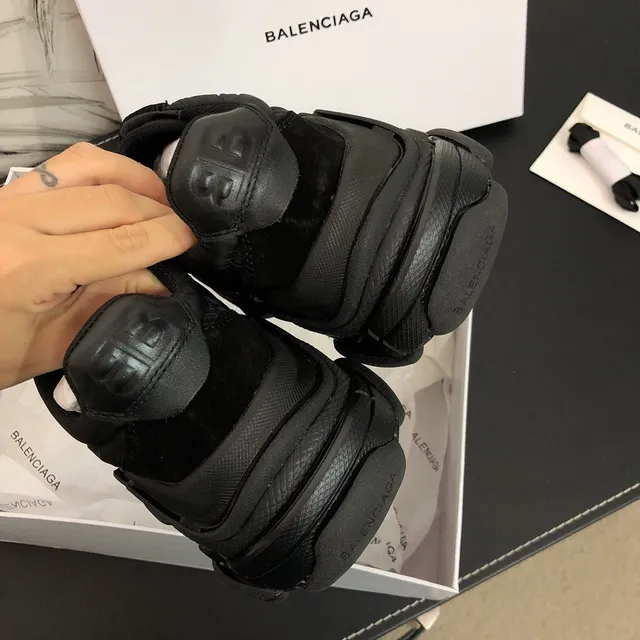 Balenciaga Triple S sneakers pretas chunky 4