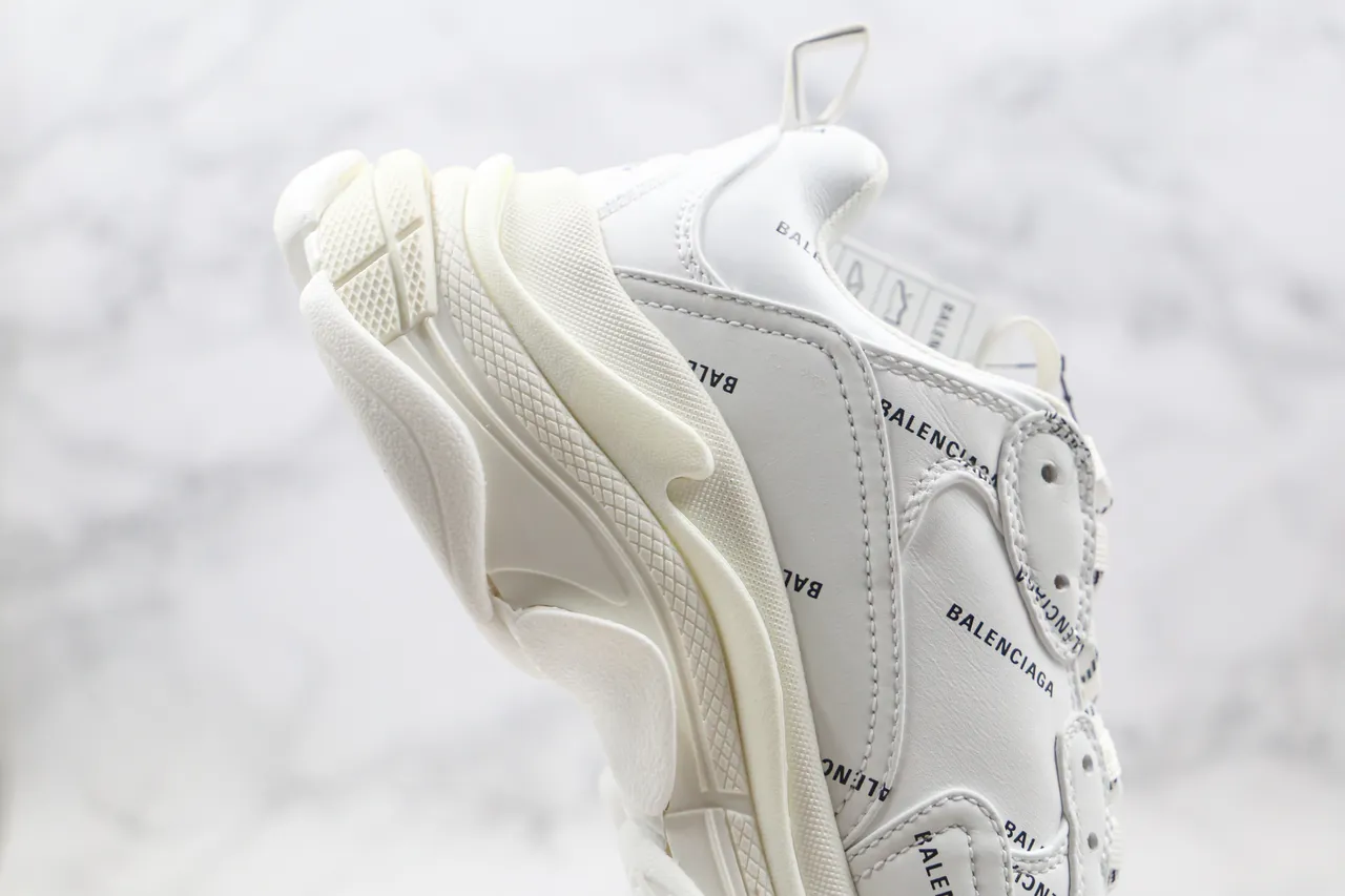 Balenciaga Triple S Tênis Chunky Brancos com Impressão de Logo 4
