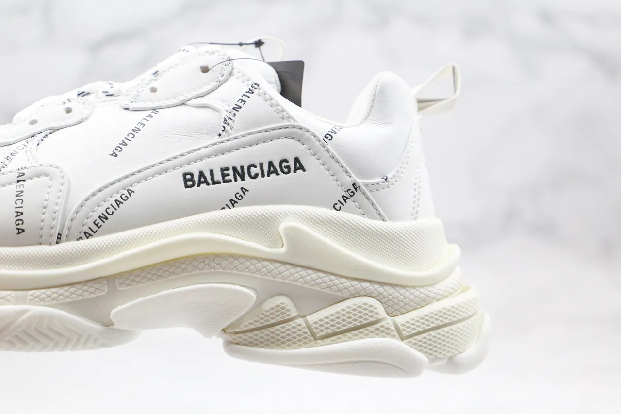Balenciaga Triple S Tênis Chunky Brancos com Impressão de Logo 6