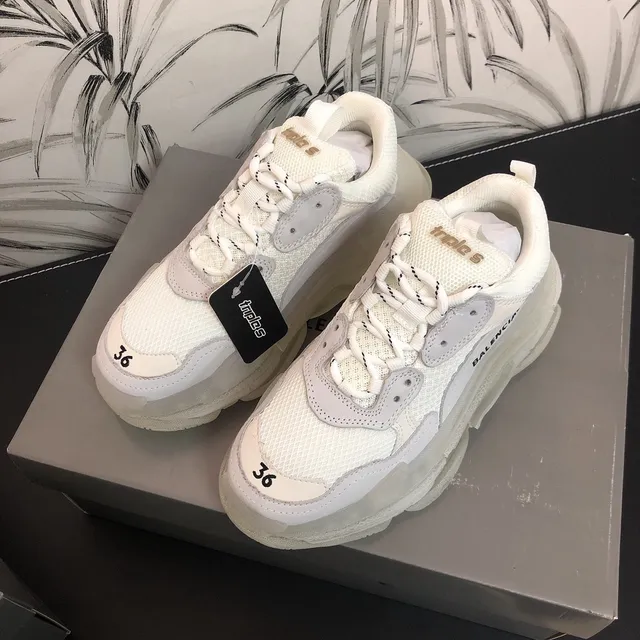 Balenciaga Triple S Tênis Chunky Brancos 2