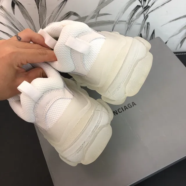 Balenciaga Triple S Tênis Chunky Brancos 4