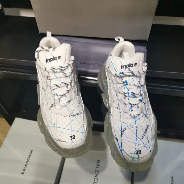 Balenciaga Triple S أبيض شفاف oversized مع sole شفافة upper متعدد الطبقات chunky sneakers 4