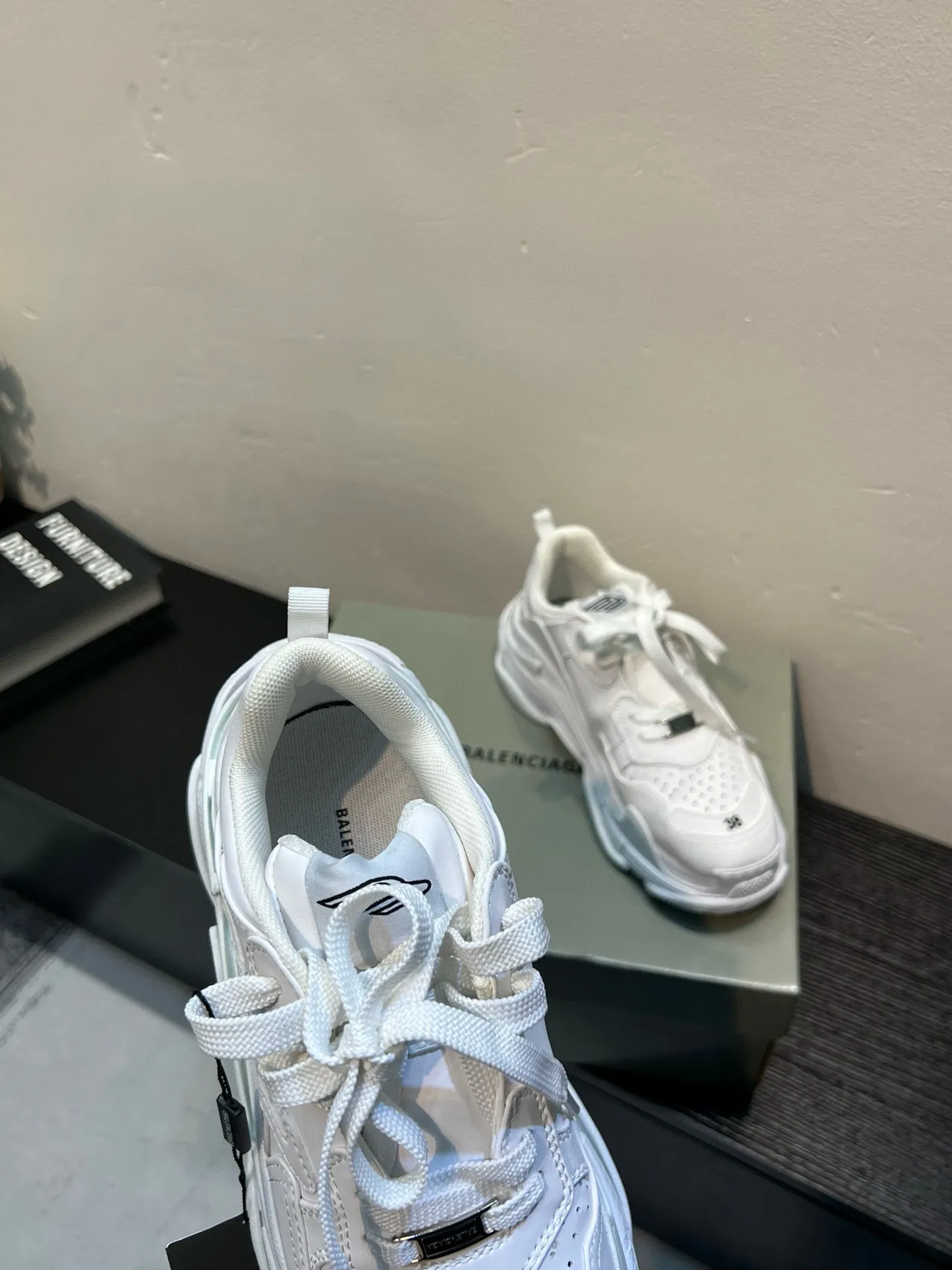 Balenciaga Tênis Chunky com Solado Branco e Preto e Biqueira Perfurada 6