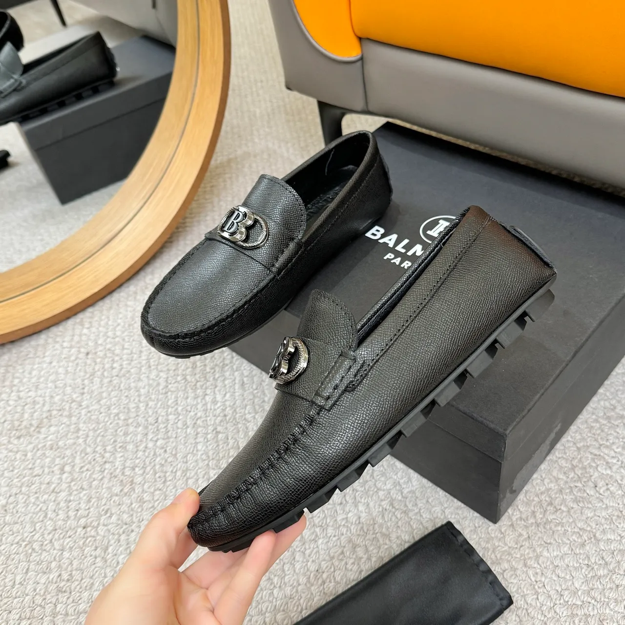 Balmain B-Court काले पेबल्ड लेदर लूफर 4