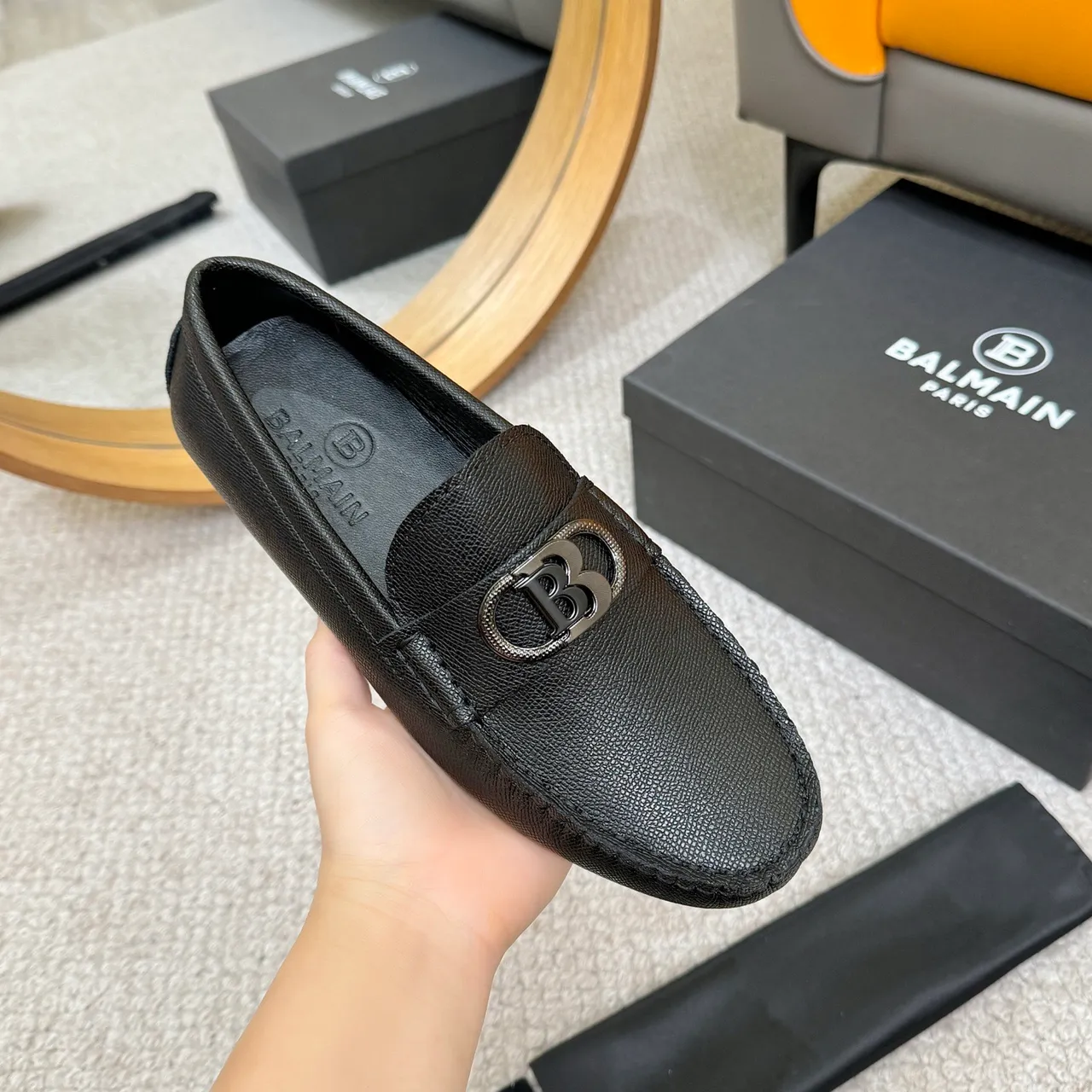Balmain B-Court काले पेबल्ड लेदर लूफर 5