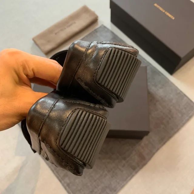 Bottega Veneta Andiamo Intrecciato বুনন চামড়ার লুফার 2