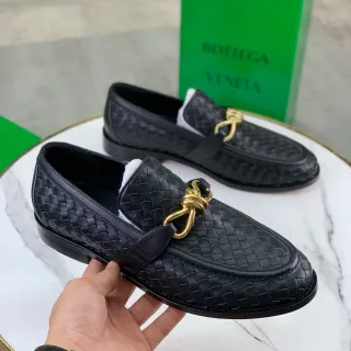 Bottega Veneta काला सोना Intrecciato बुना चमड़ा हॉर्सबिट बकल लोअफर
