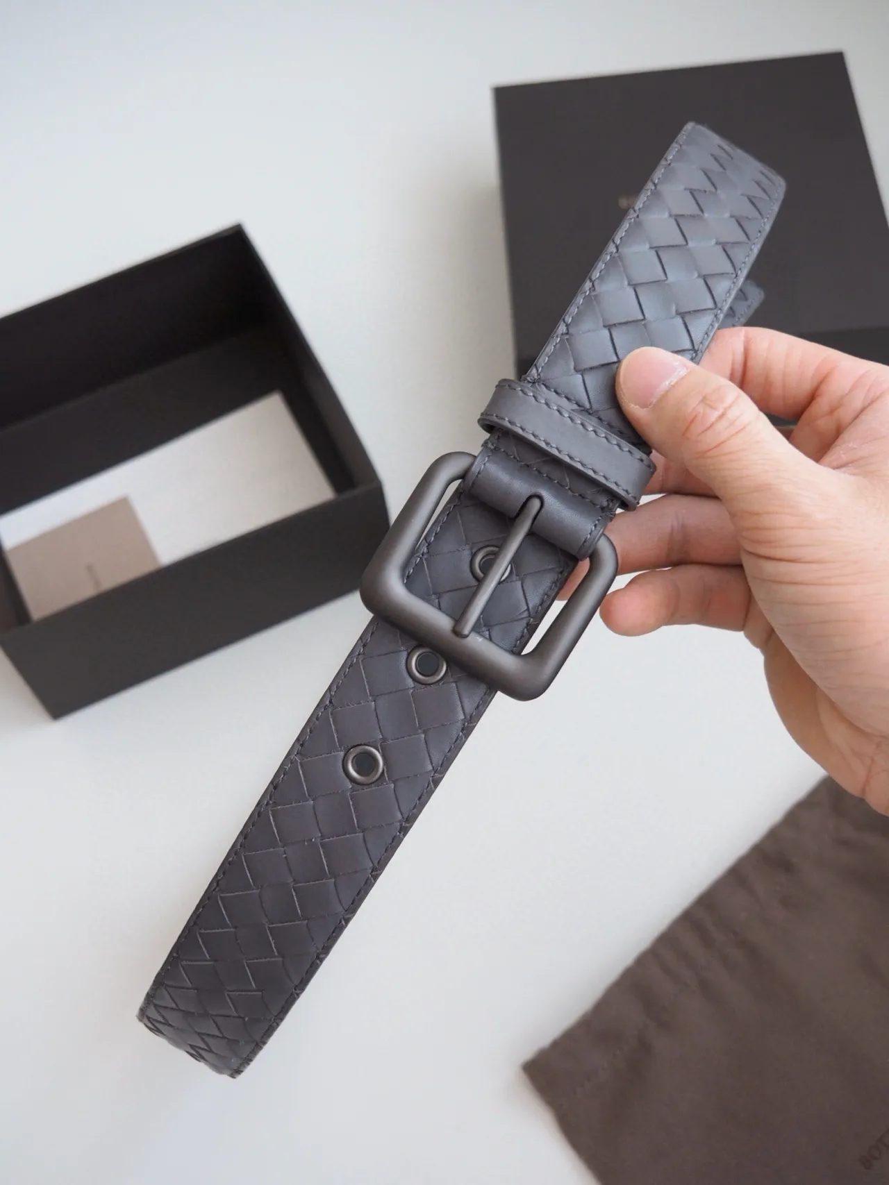 Bottega Veneta Cassette Belt grise Intrecciato ceinture en cuir 3