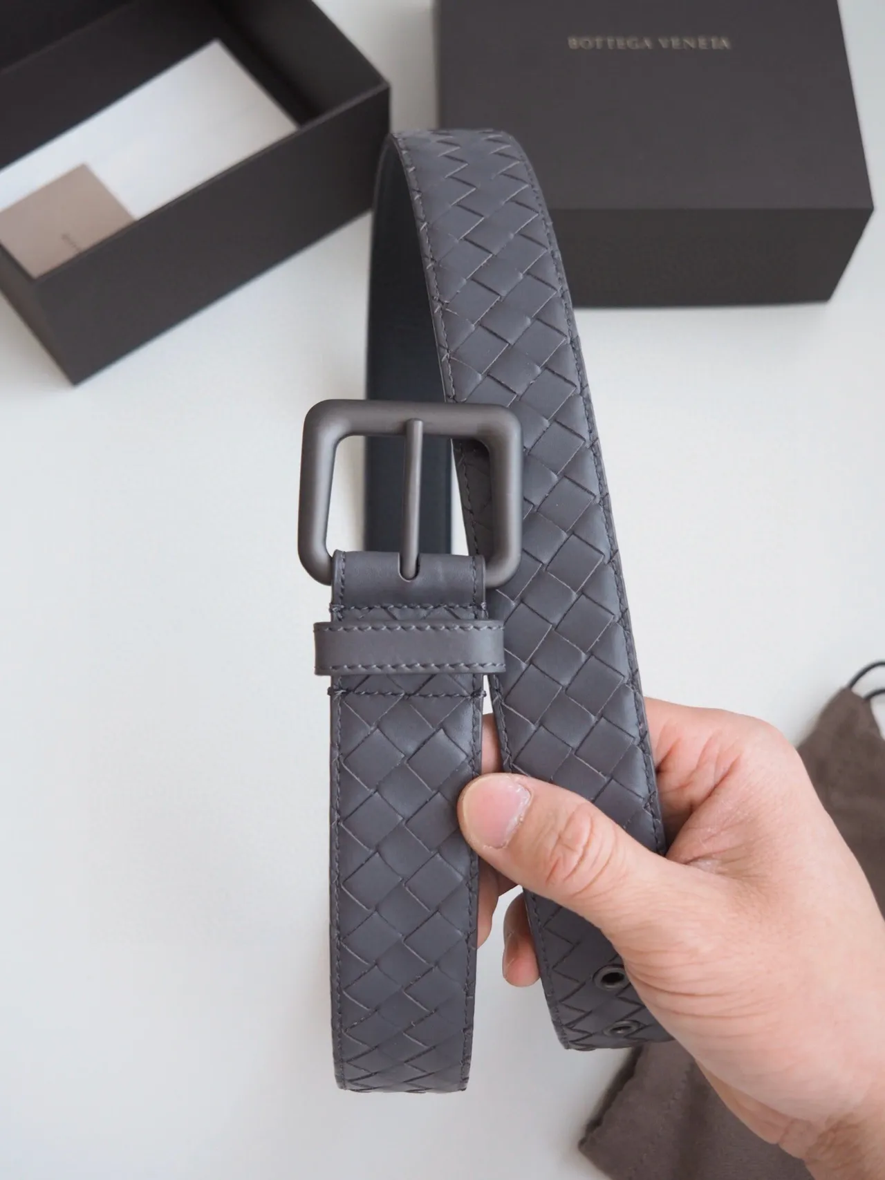 Bottega Veneta Cassette Belt grise Intrecciato ceinture en cuir 4