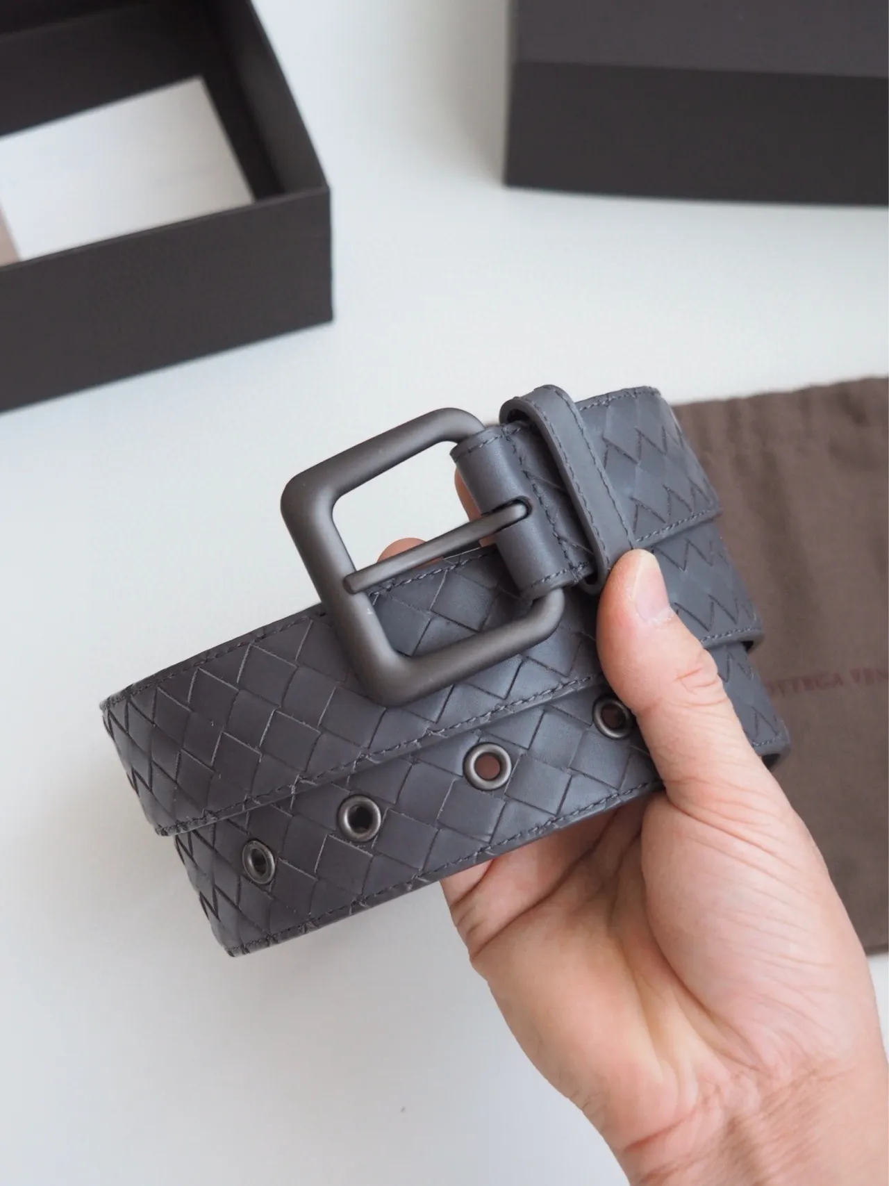 Bottega Veneta Cassette Belt grise Intrecciato ceinture en cuir 8