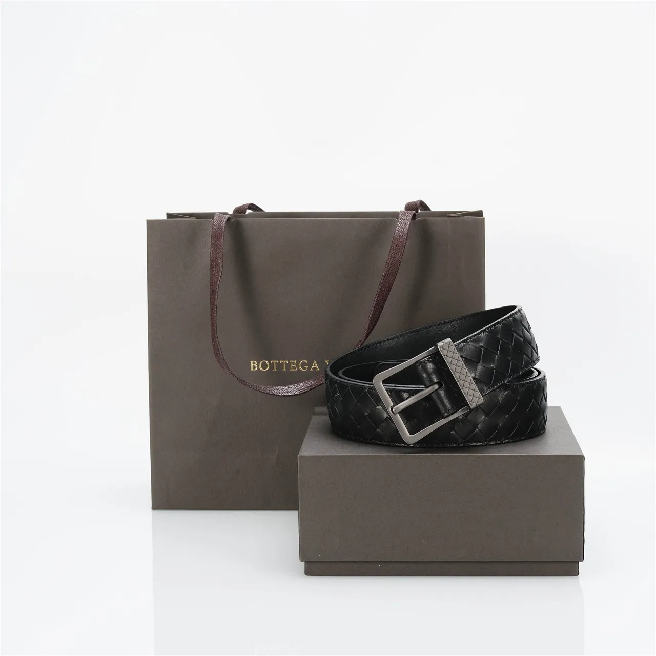 Bottega Veneta Cassette Intrecciato Ceinture en cuir noir 5