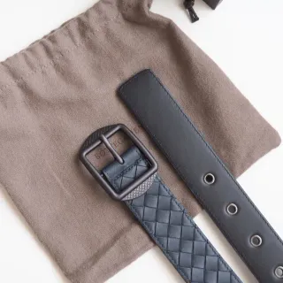 Bottega Veneta Cassette Intrecciato नेवी चमड़े का बेल्ट
