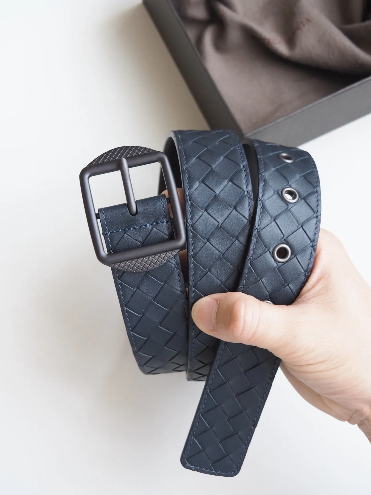 Bottega Veneta Cassette Intrecciato Ceinture en cuir Navy 2