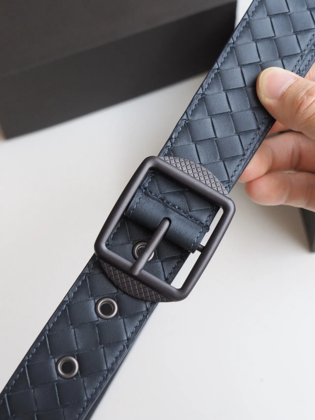 Bottega Veneta Cassette Intrecciato Ceinture en cuir Navy 3