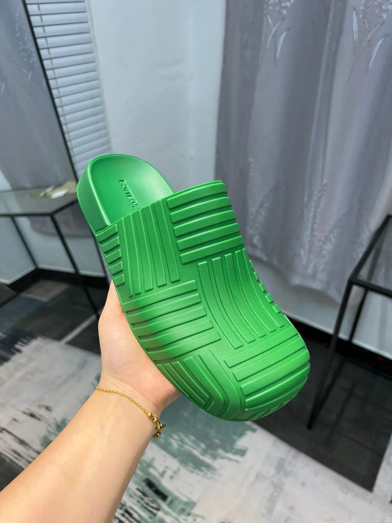 Bottega Veneta Cassette Slide Pantoufle Verte en Caoutchouc Moulé 6