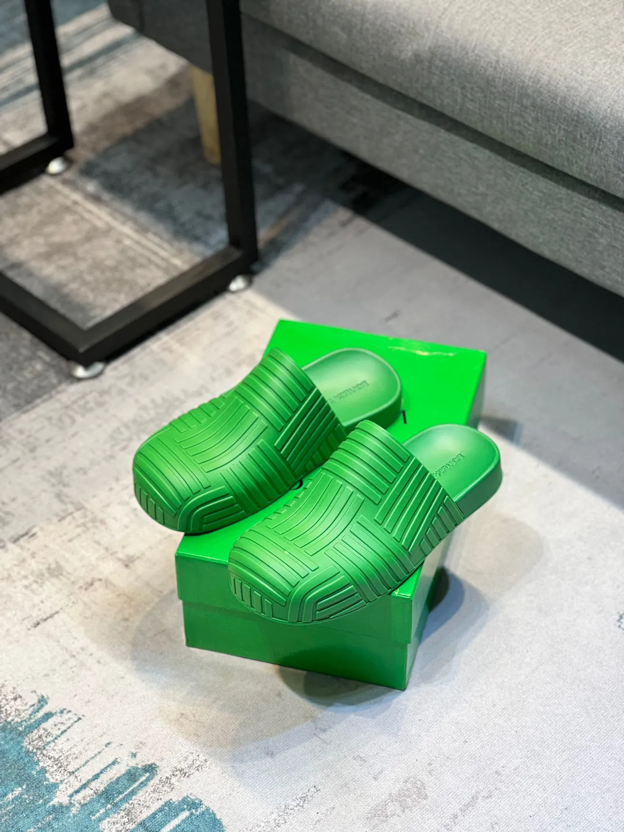 Bottega Veneta Cassette Slide Pantoufle Verte en Caoutchouc Moulé 7