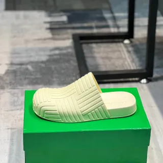 Bottega Veneta Cassette Slide हल्का नींबू-हरा स्लिपर