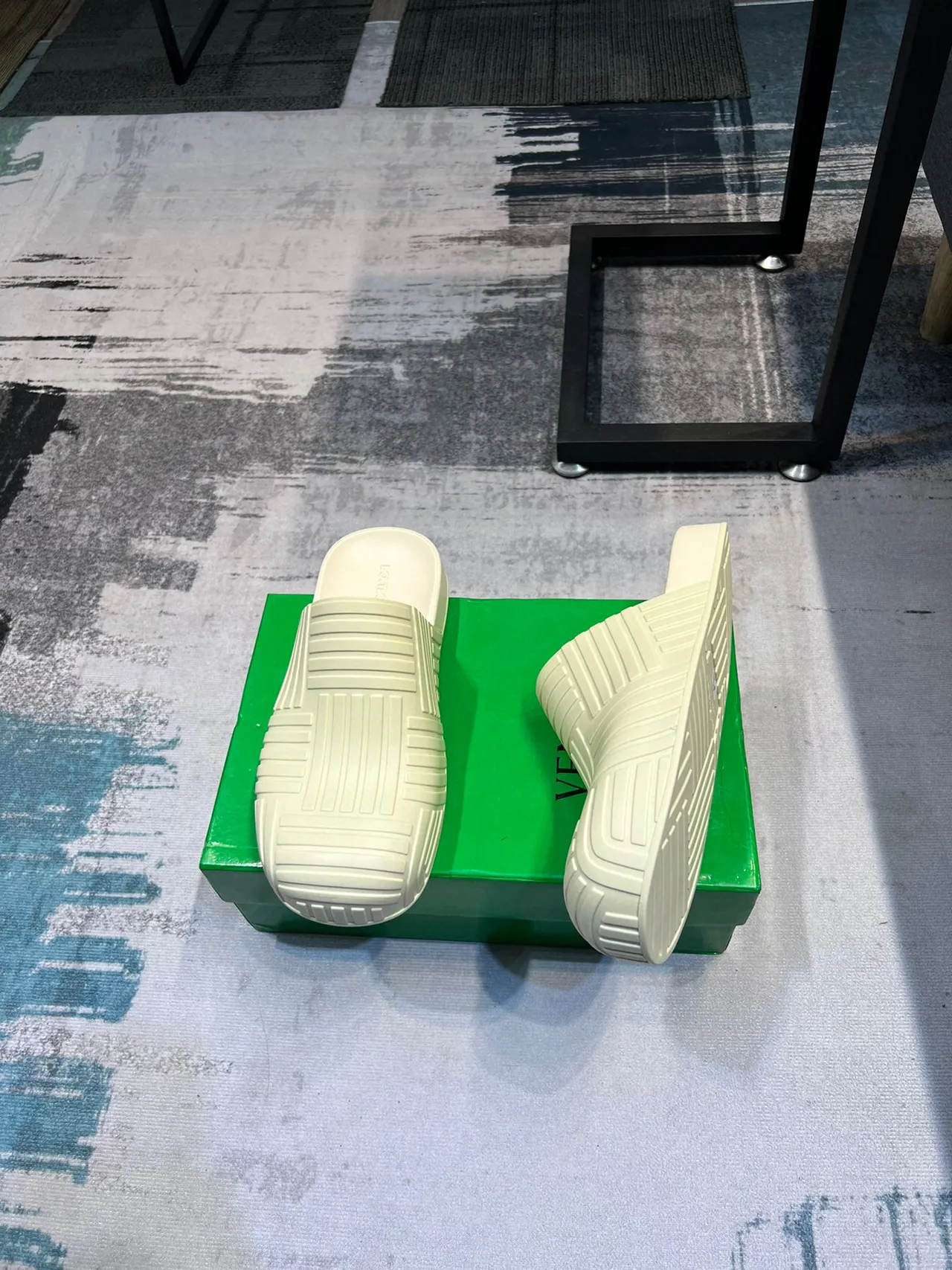 Bottega Veneta Cassette Slide Chinelo verde lima pálido 4