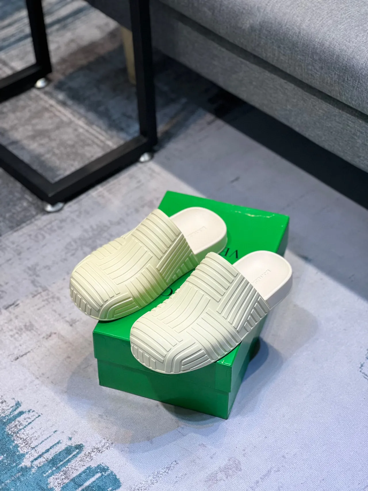 Bottega Veneta Cassette Slide Chinelo verde lima pálido 7