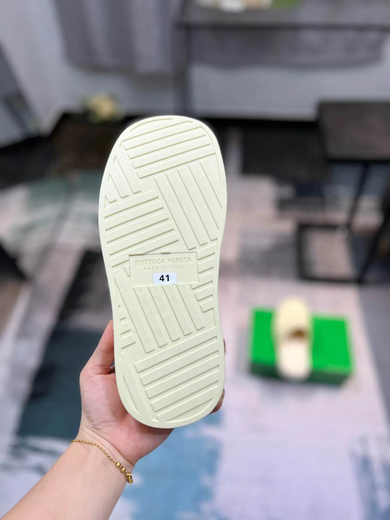 Bottega Veneta Cassette Slide Chinelo verde lima pálido 9
