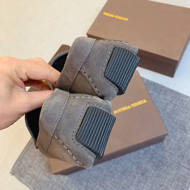Bottega Veneta gris daim Intrecciato Loafers 2