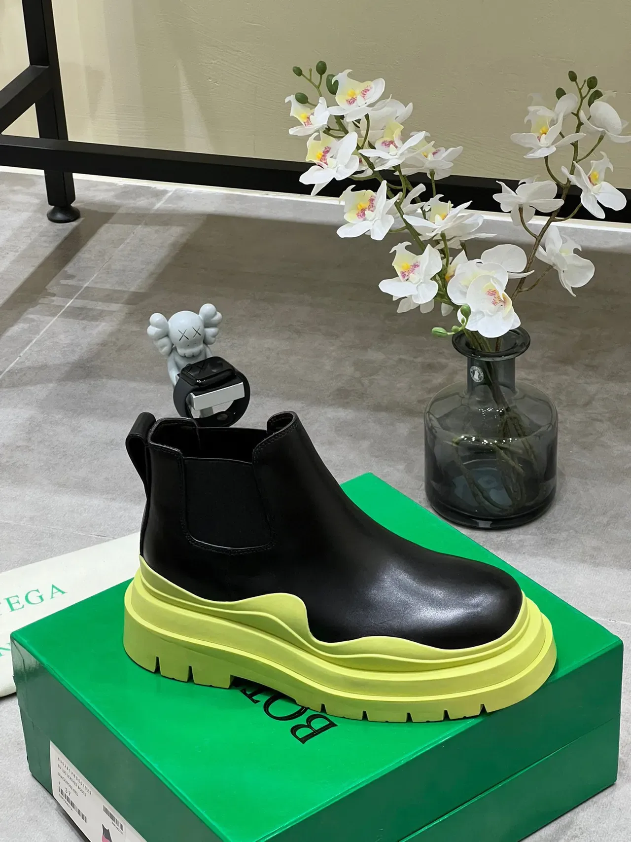Bottega Veneta Le Cagole Black and Lime Yellow Chelsea Boots 6