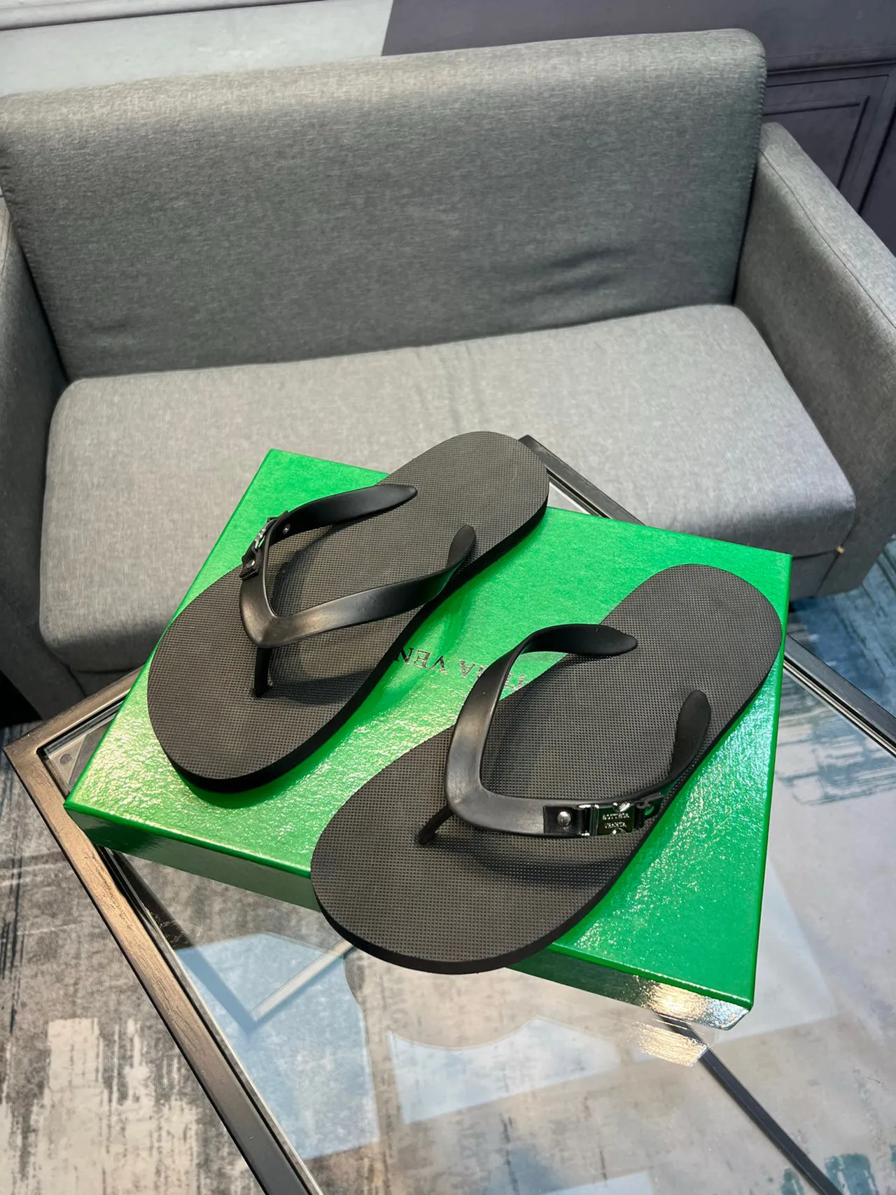 Bottega Veneta Sardine Chinelos de borracha pretos 3