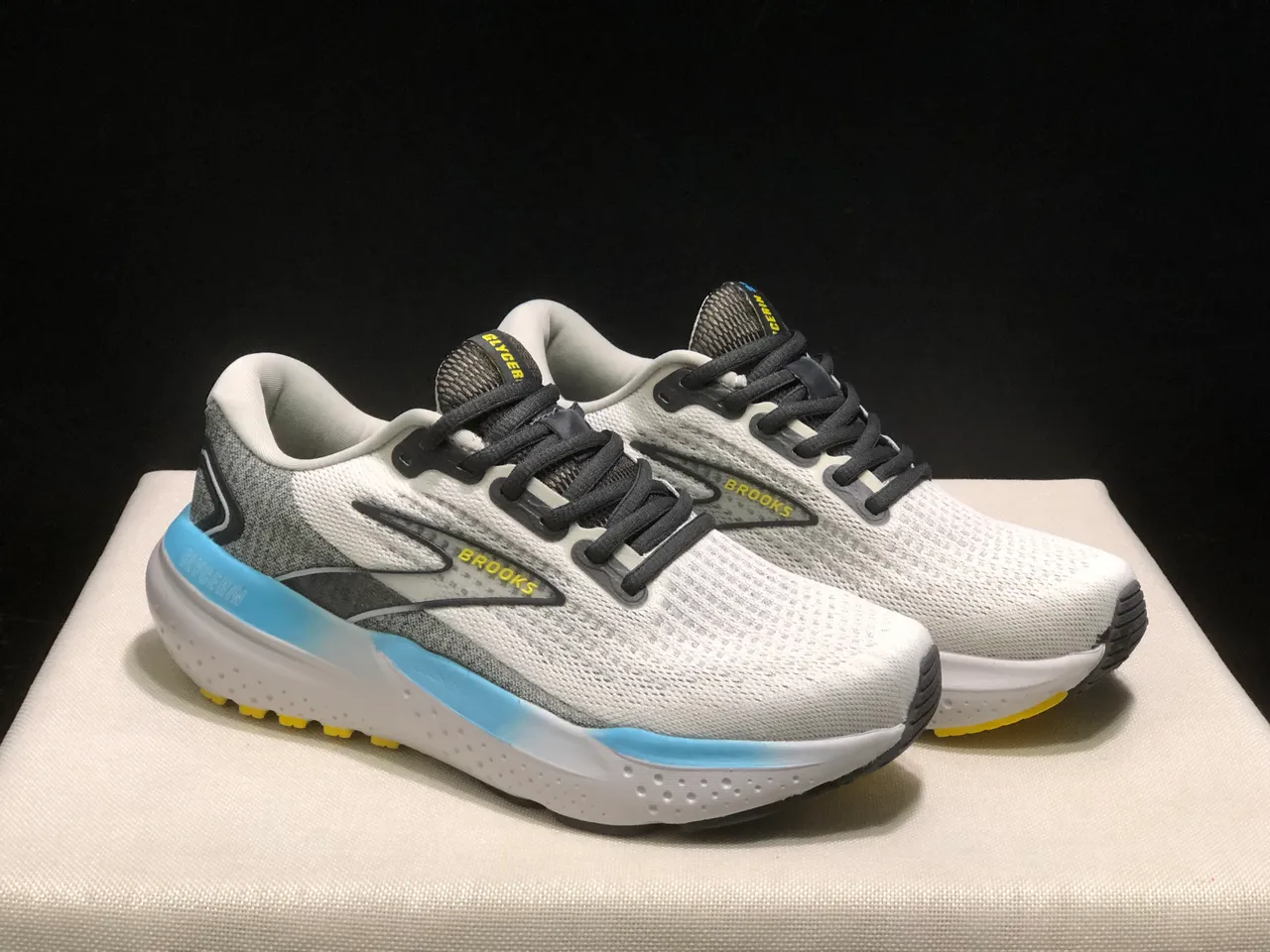 Brooks Glycerin White Gray Blue Yellow Running Shoes 7