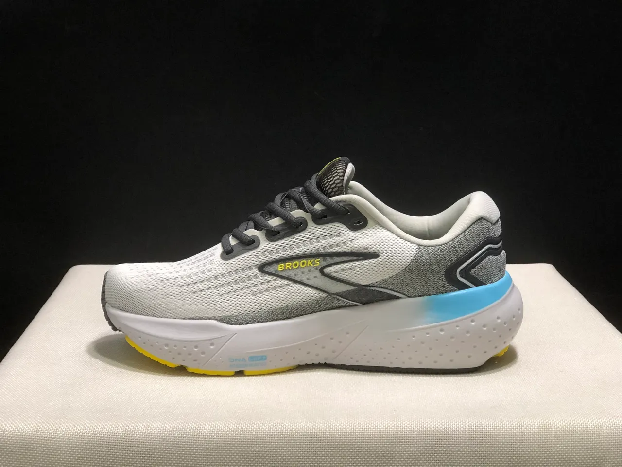 Brooks Glycerin White Gray Blue Yellow Running Shoes 8