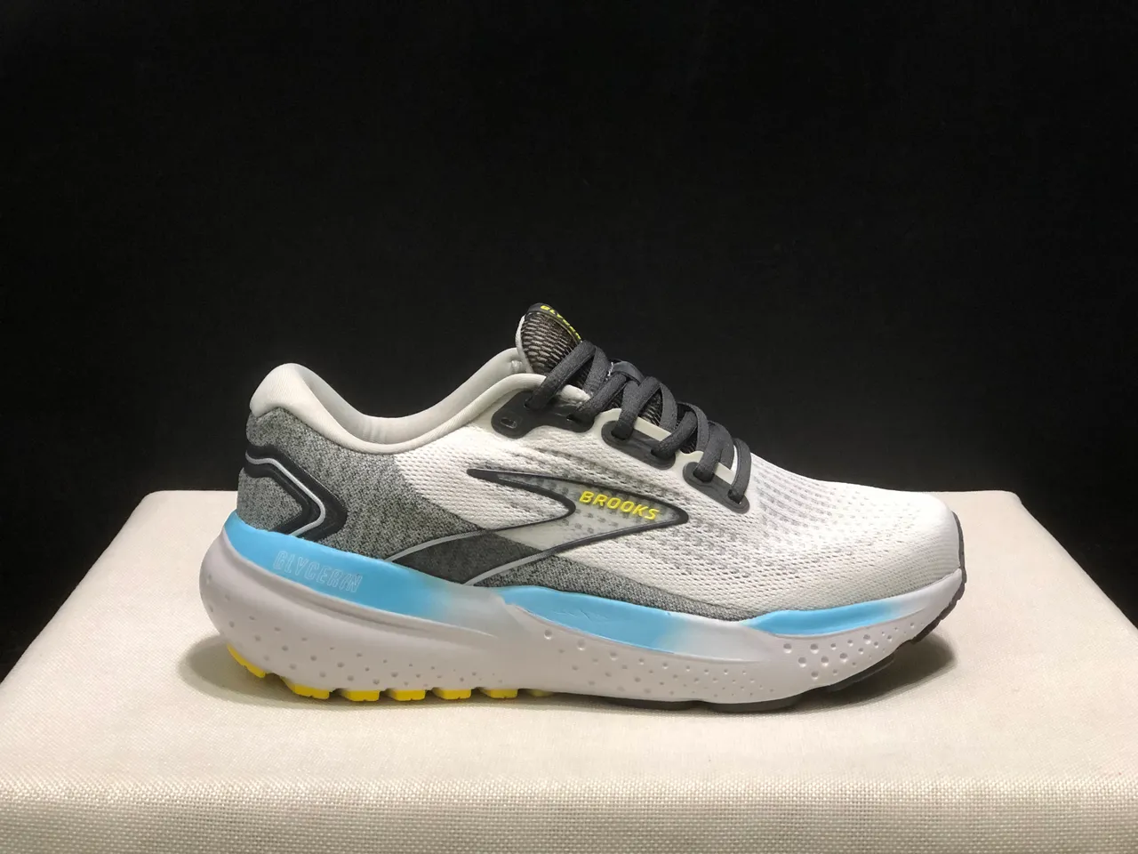 Brooks Glycerin White Gray Blue Yellow Running Shoes 9