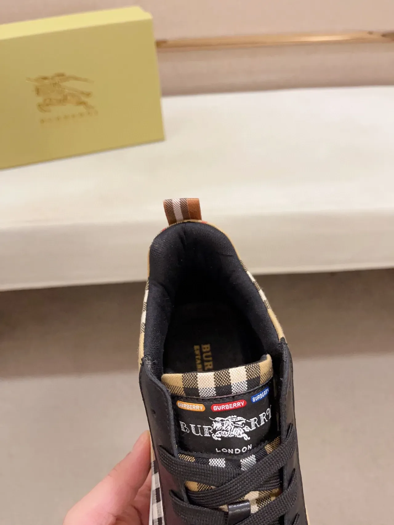Burberry Noir Beige Hautes en Cuir et Tissu à Carreaux Sneakers Lifestyle 3