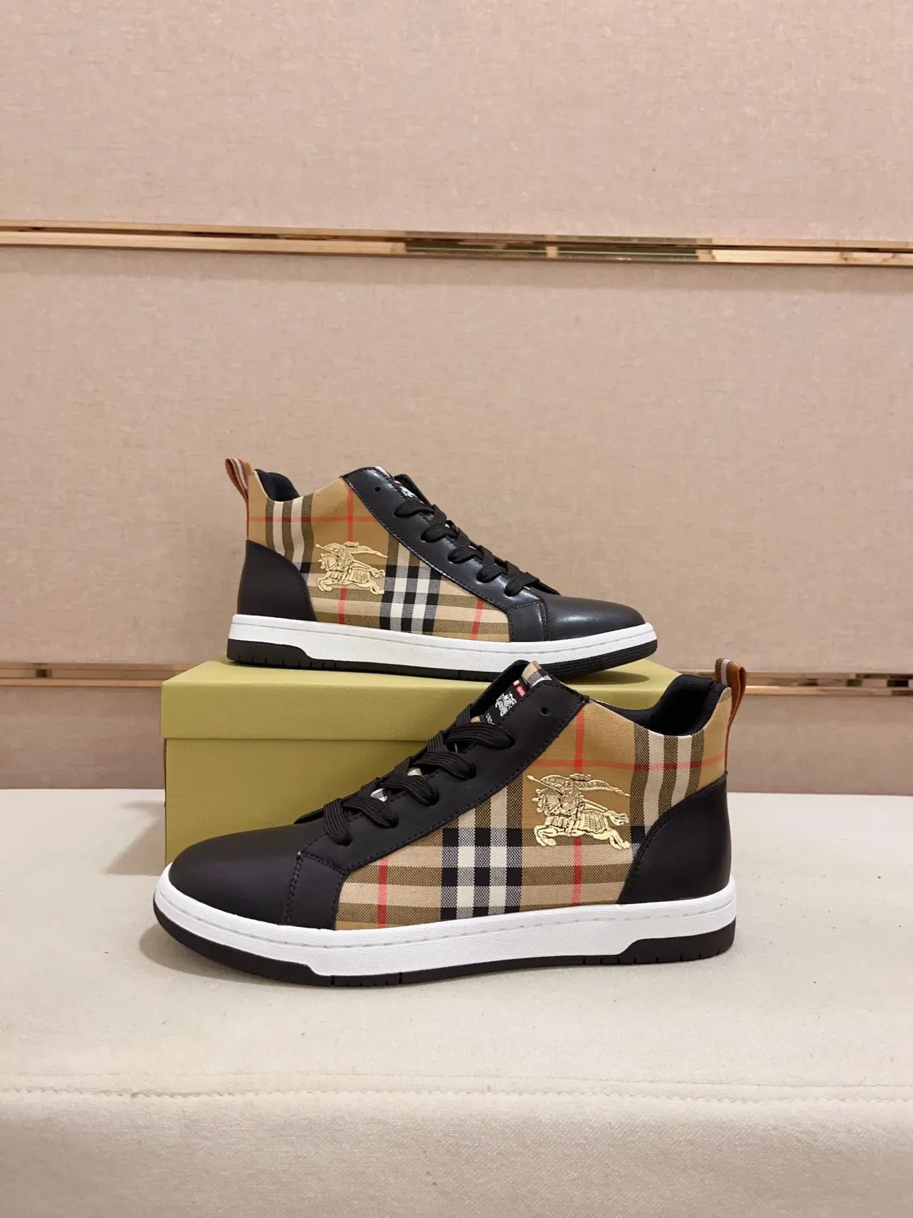 Burberry Noir Beige Hautes en Cuir et Tissu à Carreaux Sneakers Lifestyle 5