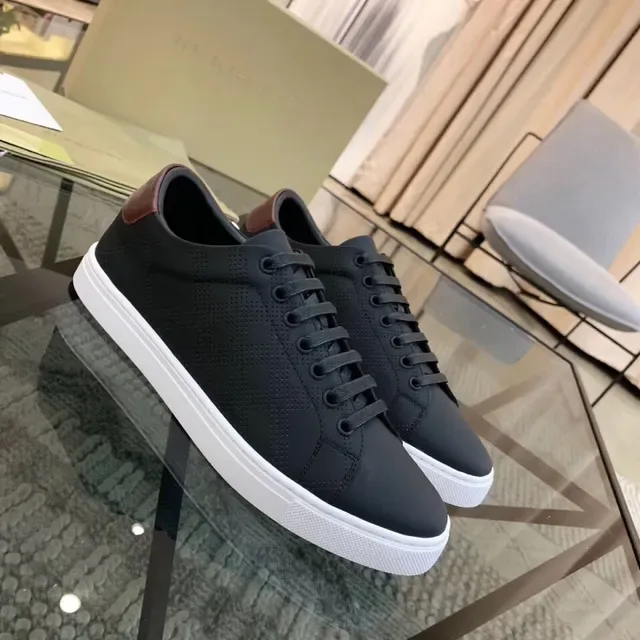 Burberry Noires et Blanches Low-Top Lacées Lifestyle Sneakers 2