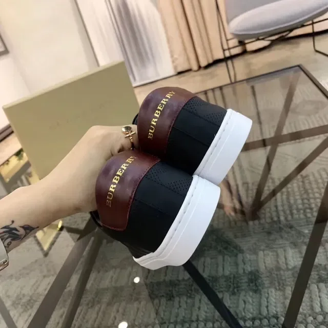Burberry Noires et Blanches Low-Top Lacées Lifestyle Sneakers 5