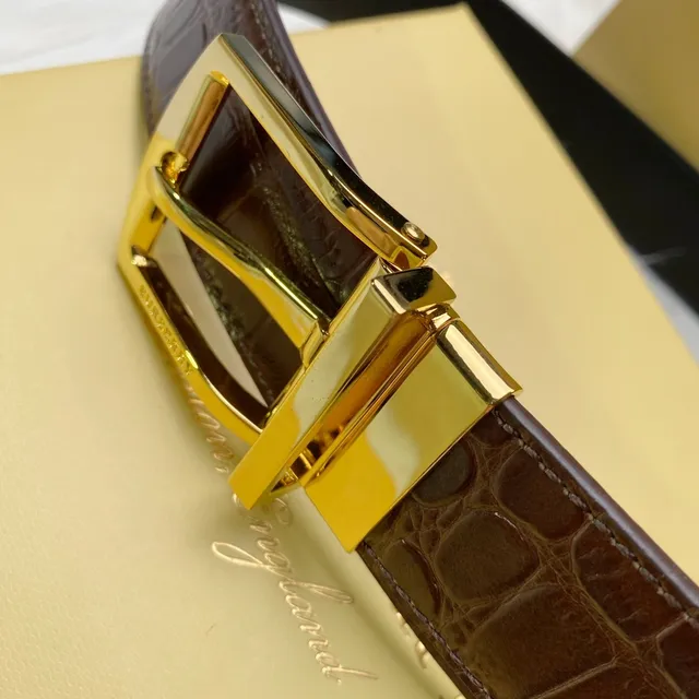 Burberry Crocodile-Embossed Reversible Leather Belt 5