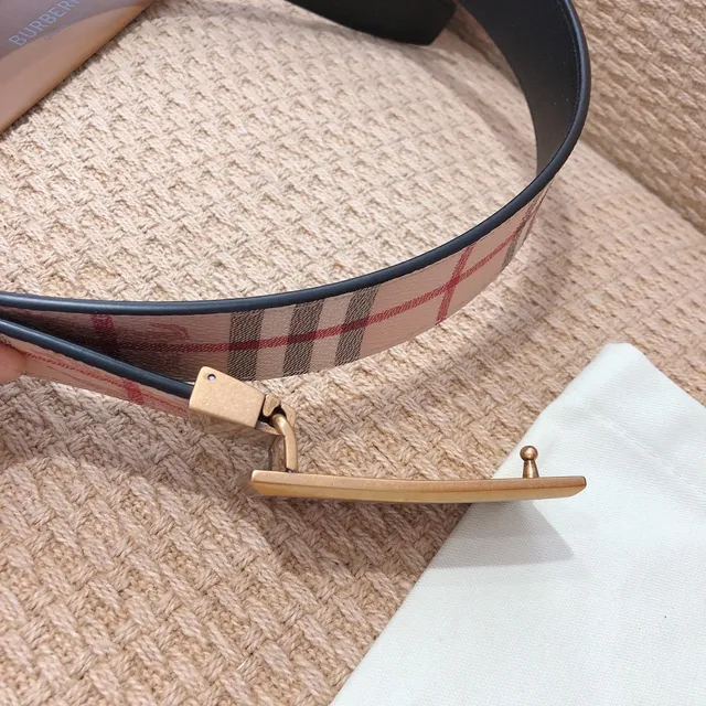 Burberry House Check Reversible Leather Belt 8