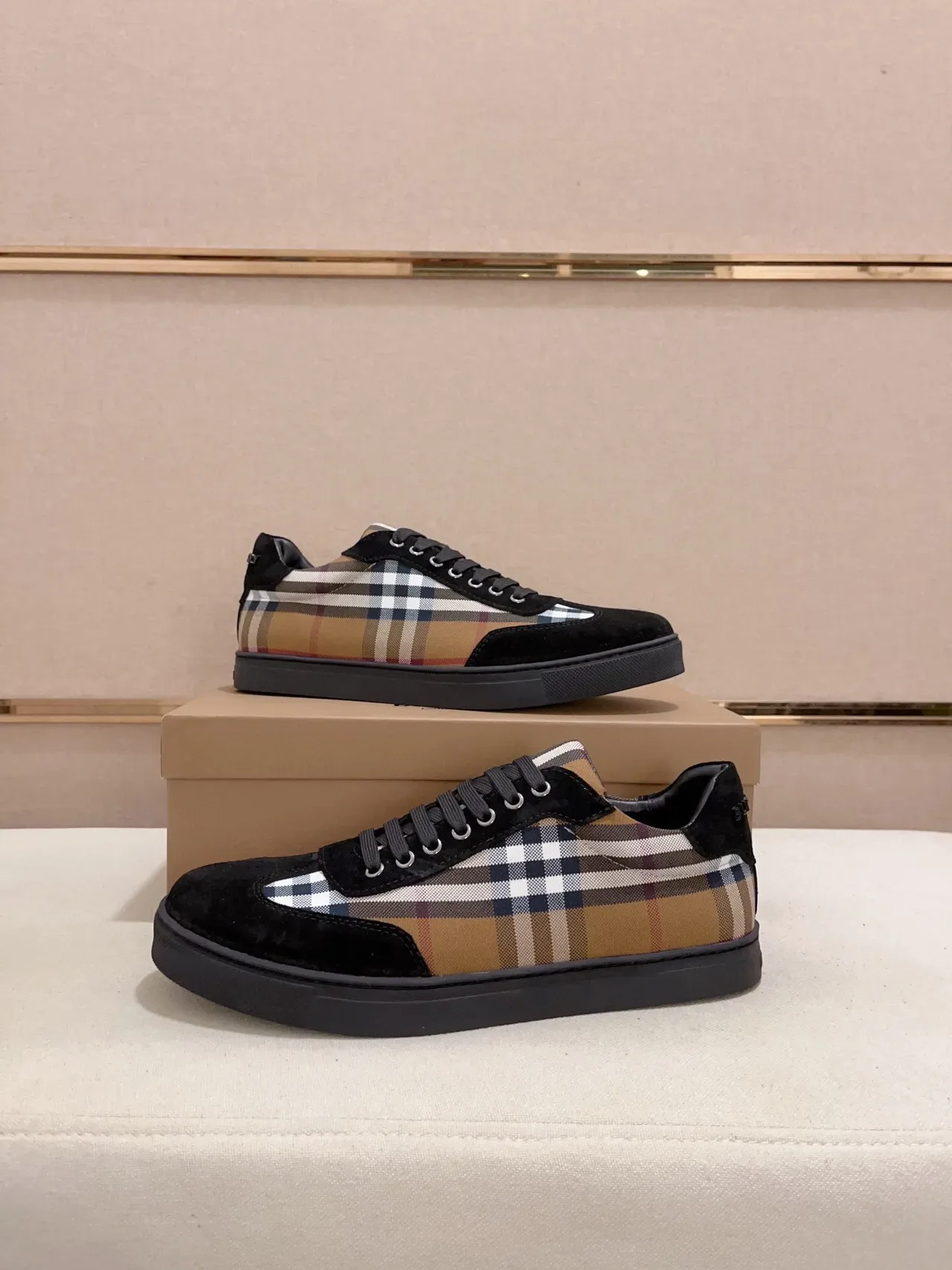 Burberry Chaussures Lifestyle à Panneau en Daim avec Motif House Check 7