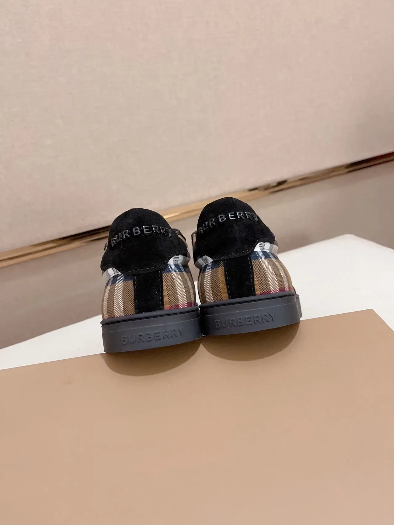 Burberry Chaussures Lifestyle à Panneau en Daim avec Motif House Check 8