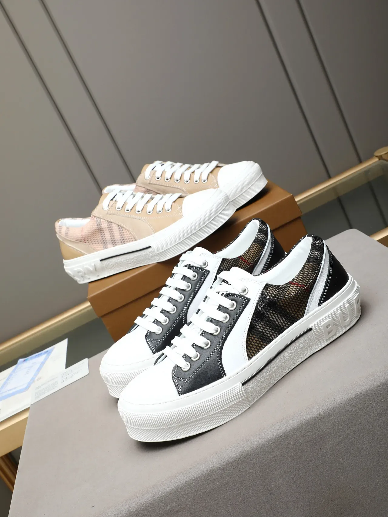 Burberry Knight Tênis Lifestyle Plataforma em Malha Bege Xadrez e Camurça 2