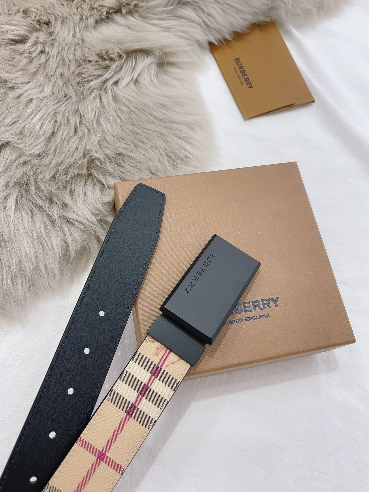 Burberry Knight Vintage Check بيج و أسود حزام جلد 5