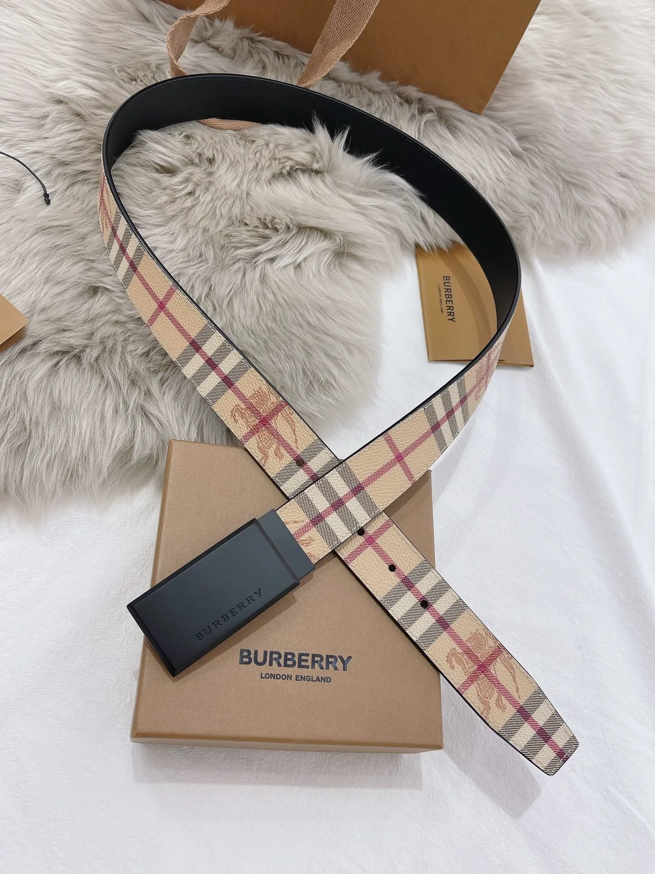 Burberry Knight Vintage Check بيج و أسود حزام جلد 6