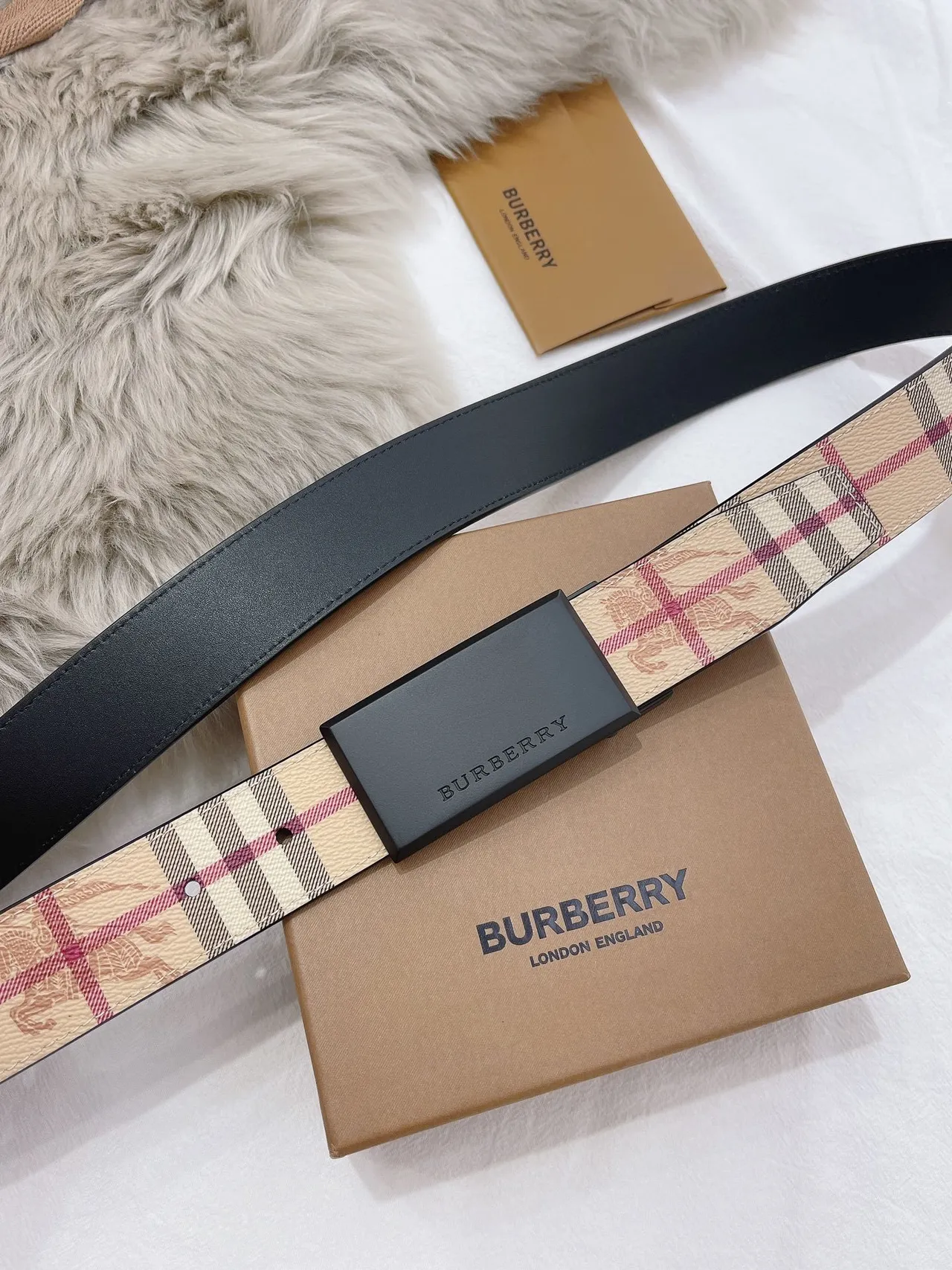 Burberry Knight Vintage Check بيج و أسود حزام جلد 7
