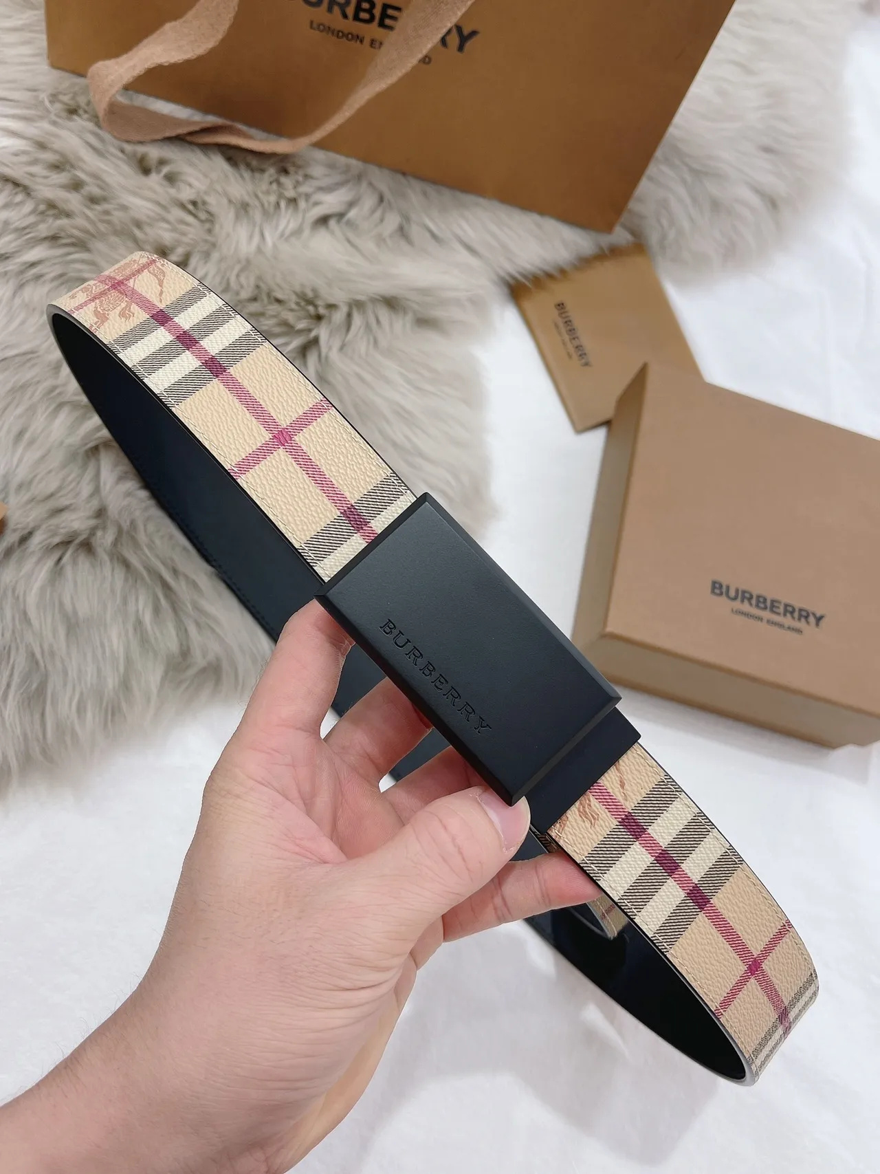 Burberry Knight Vintage Check بيج و أسود حزام جلد 8
